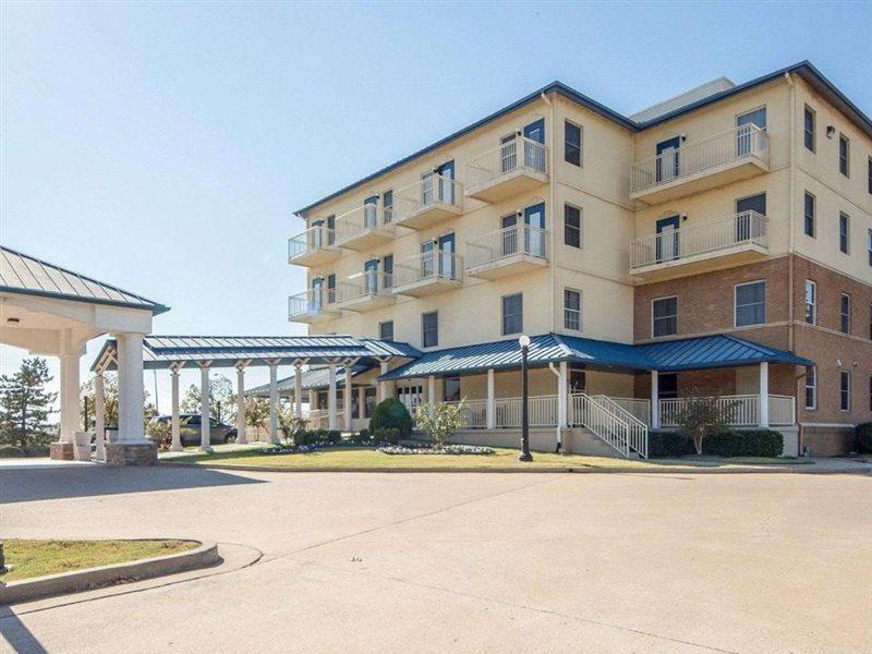 Quality Inn Tulsa-Downtown West Exterior photo