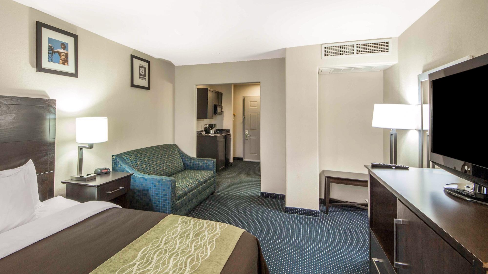 Quality Inn Tulsa-Downtown West Exterior photo